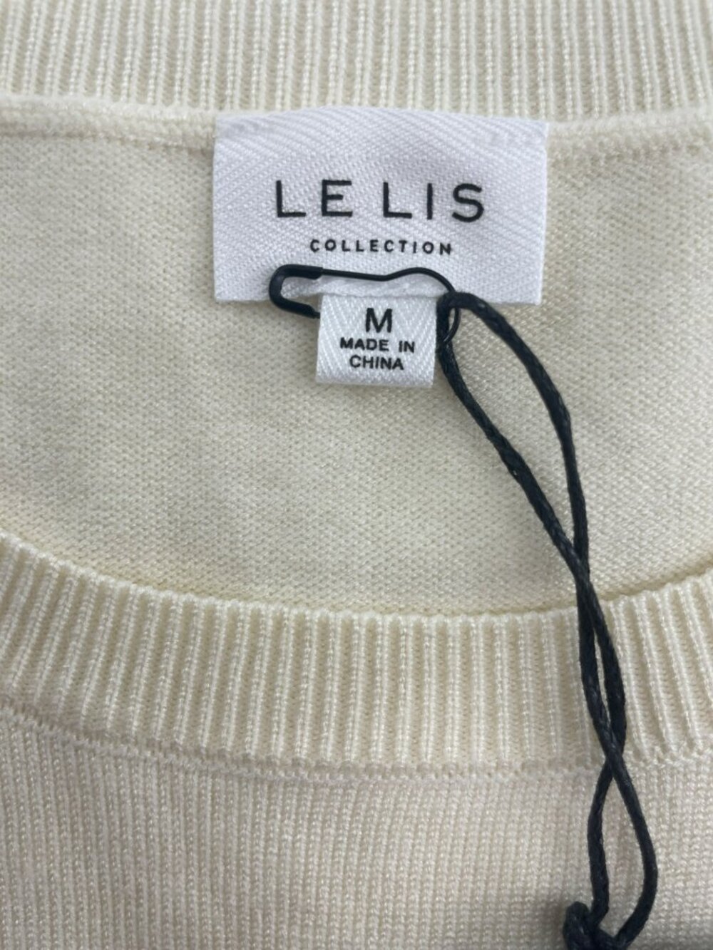 Le Lis Golf Sweater Ivory Short Sleeve Embroidered Flags Women's Size Medium NWT - Picture 4 of 6